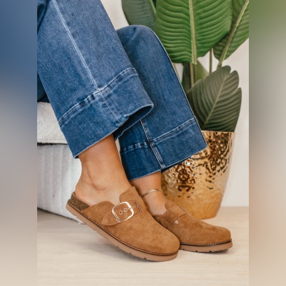 Corky's Tobacco Faux Suede Day Dream
Size 10